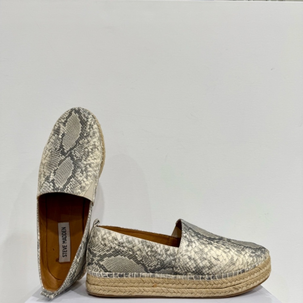 Steve Madden Grey Snakeskin Natural Rope Platform Shoe. New never worn.